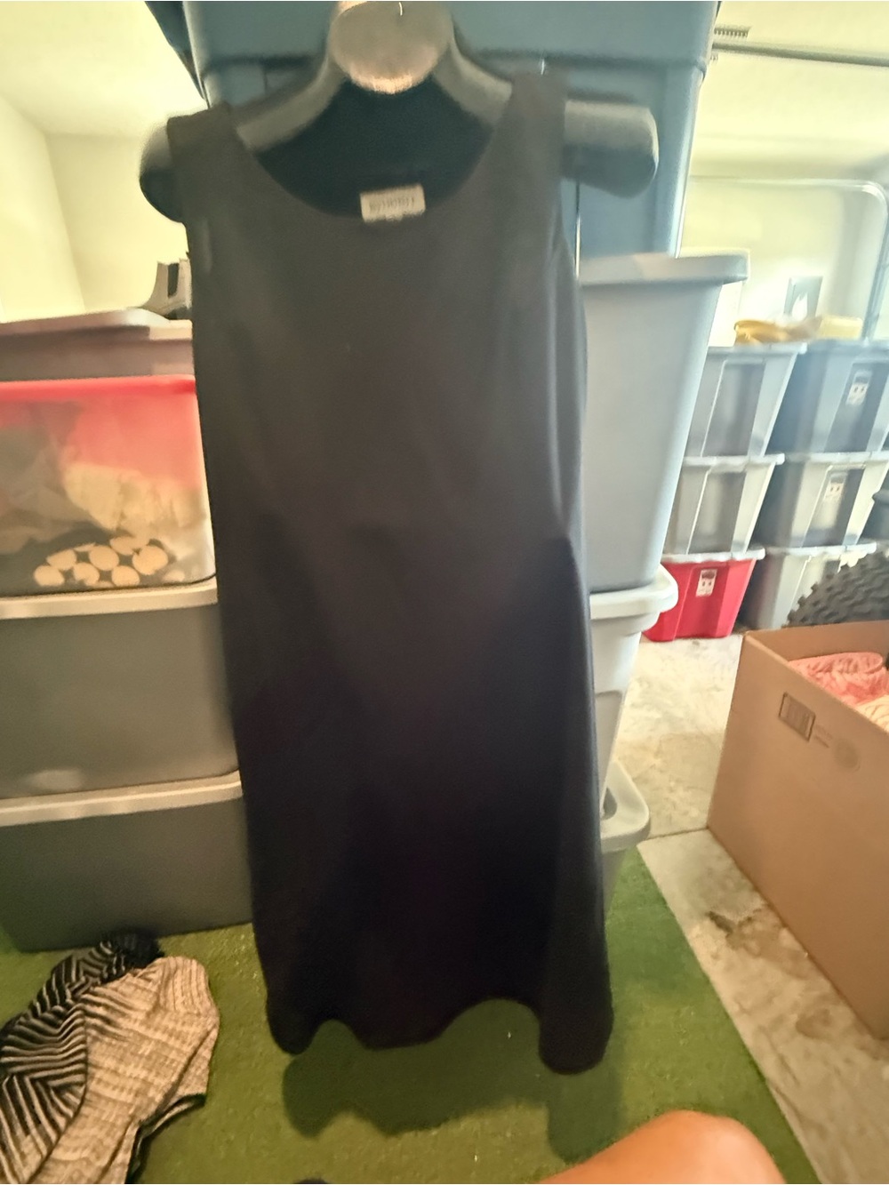 Classic Black Sleeveless Shift Dress p76
